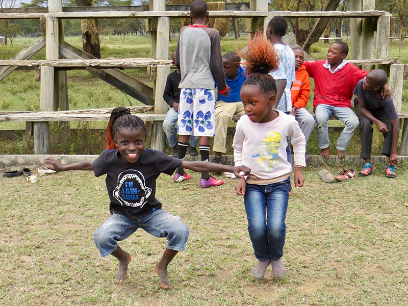 Becas de estudio en Kenia Karibu Sana